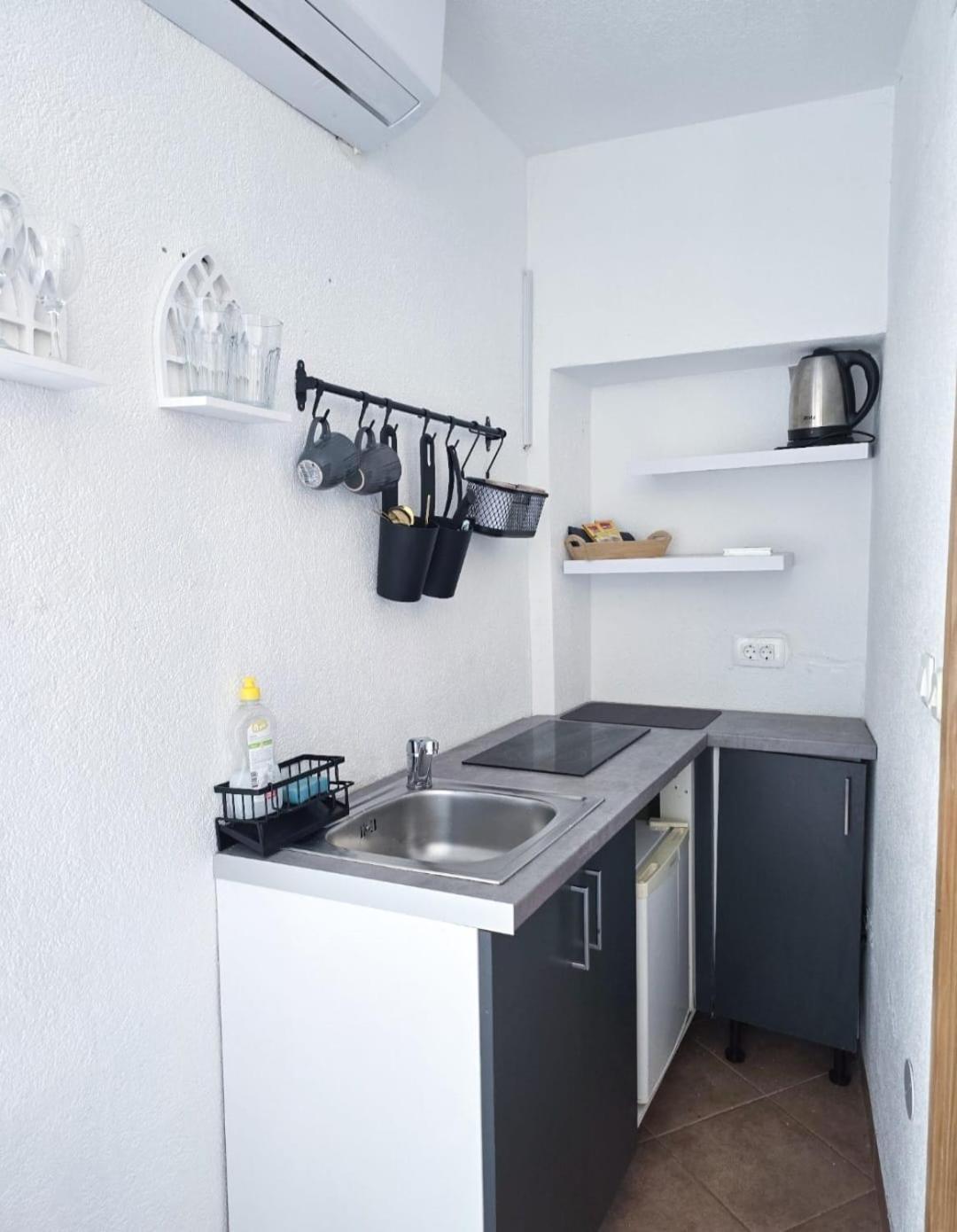 Private Bedroom With Bathroom Baška Voda Εξωτερικό φωτογραφία